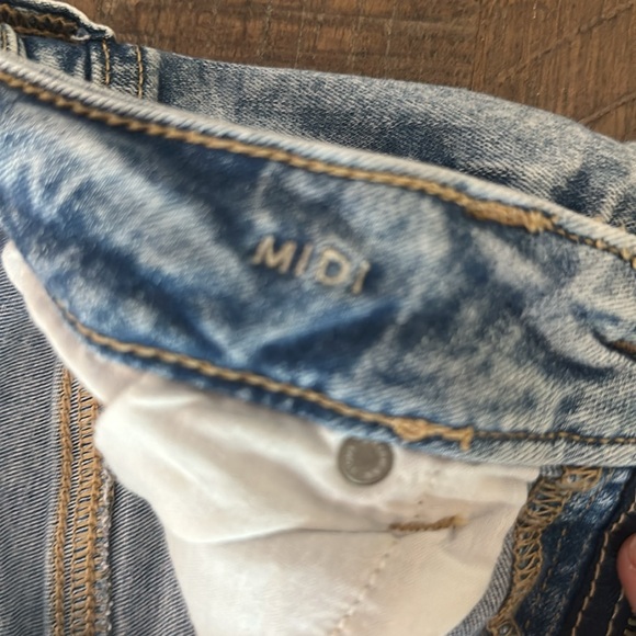 American Eagle Next Level Stretch Midi Distressed Shorts - Picture 3 of 5